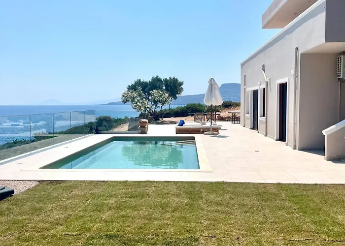 Seawave With Heated Pools, By Hellocrete Villa