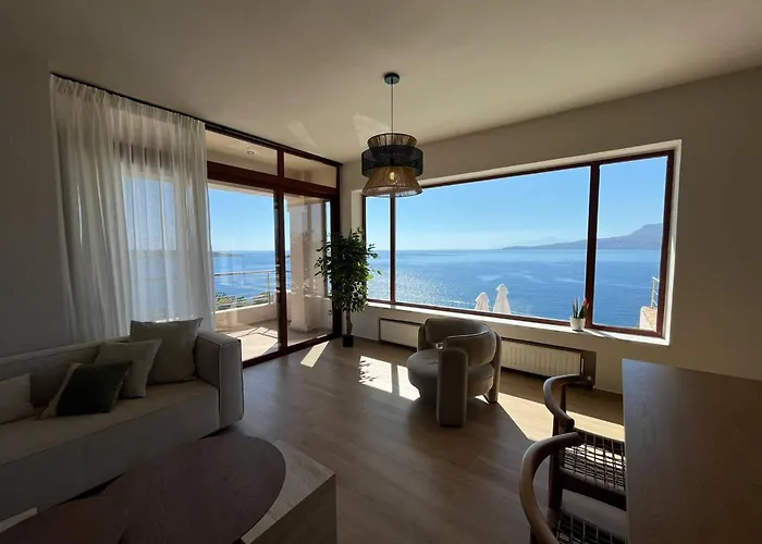 Seawave With Heated Pools, By Hellocrete Villa