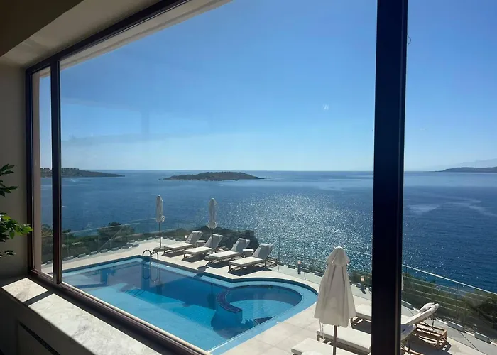 Seawave With Heated Pools, By Hellocrete *