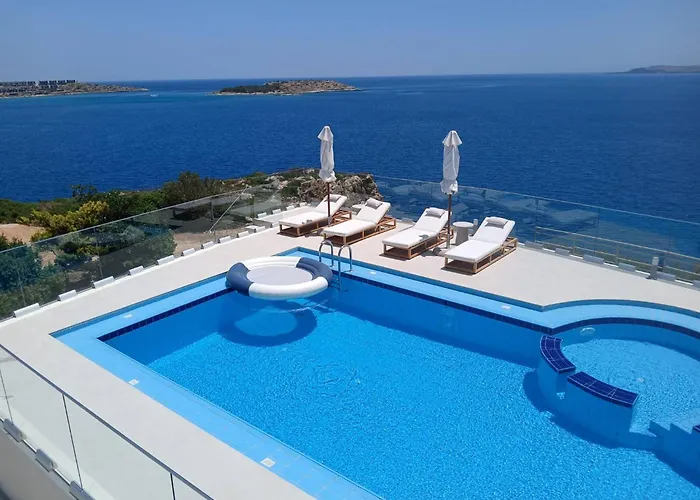 Seawave With Heated Pools, By Hellocrete