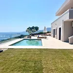 Seawave With Heated Pools, By Hellocrete Villa