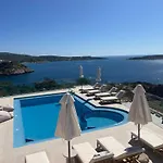 Seawave With Heated Pools, By Hellocrete Chania (Crete)