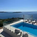 Villa Seawave With Heated Pools, By Hellocrete Chania (Crete)