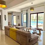 Seawave With Heated Pools, By Hellocrete Villa Chania (Crete)