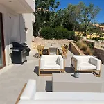 Villa Seawave With Heated Pools, By Hellocrete