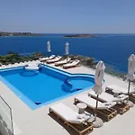 Villa Seawave With Heated Pools, By Hellocrete Hriszí Aktí Haniá