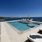 Seawave With Heated Pools, By Hellocrete * Chania (Crete)