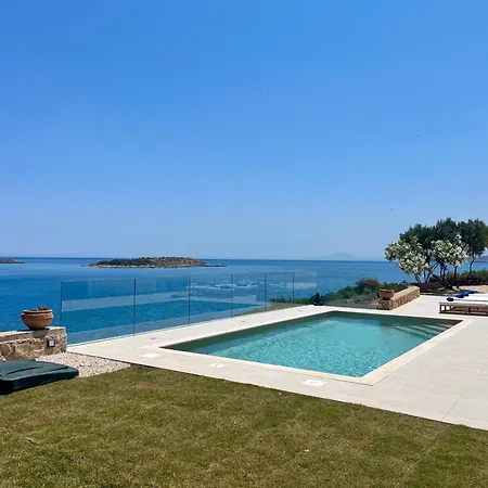 Seawave Villas, By Hellocrete Chania (Crete)