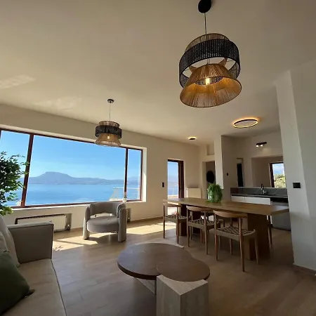 Seawave Villas, By Hellocrete * Chania (Crete)