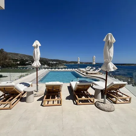 Seawave With Heated Pools, By Hellocrete Villa