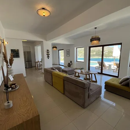 Seawave With Heated Pools, By Hellocrete Chania (Crete)