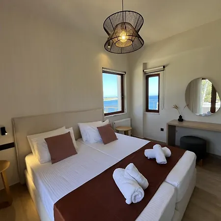 Seawave With Heated Pools, By Hellocrete Villa