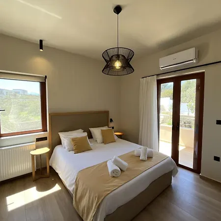 Seawave With Heated Pools, By Hellocrete * Chania (Crete)