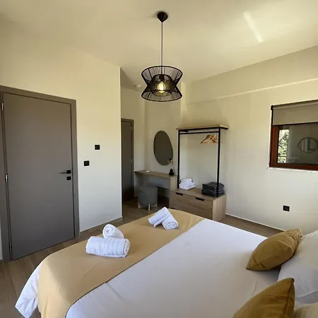 Seawave With Heated Pools, By Hellocrete Villa
