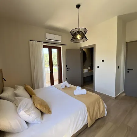 Villa Seawave With Heated Pools, By Hellocrete