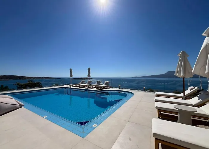 Seawave With Heated Pools, By Hellocrete Ханья (Крит)