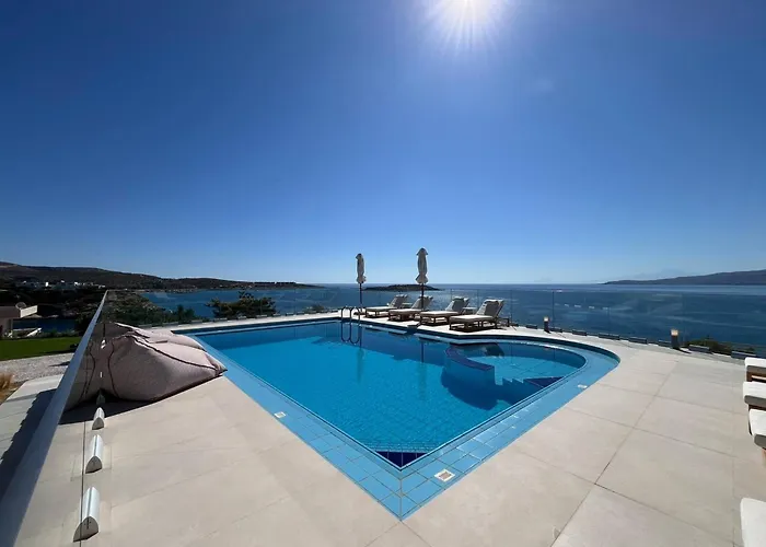 Вілла Seawave With Heated Pools, By Hellocrete