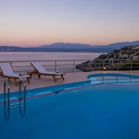 Seawave I, By Hellocrete Villa