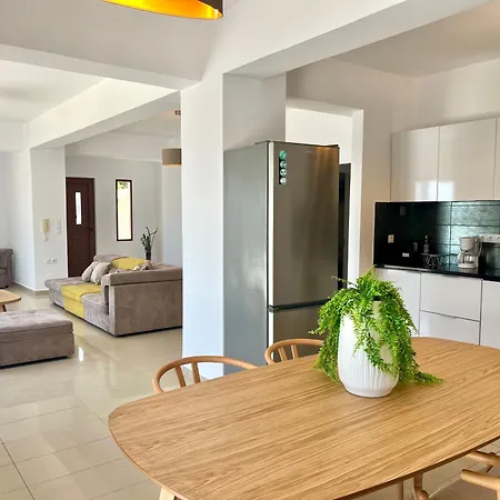 Seawave Villas, By Hellocrete *