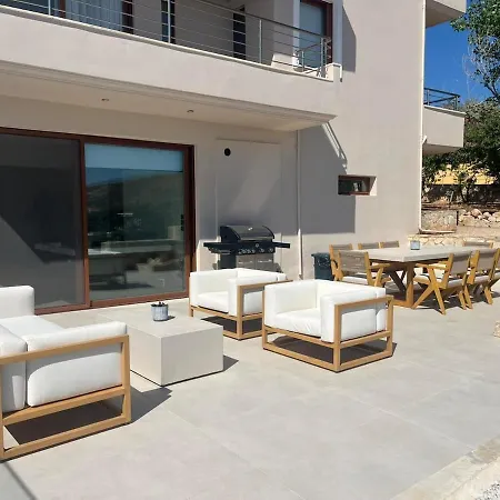 Seawave Villas, By Hellocrete Villa *