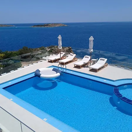 Seawave Villas, By Hellocrete