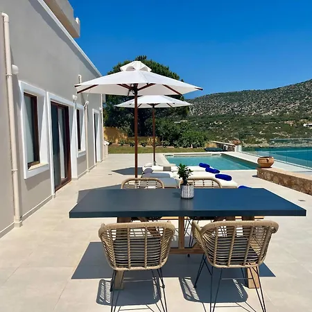 Seawave Villas, By Hellocrete Villa *