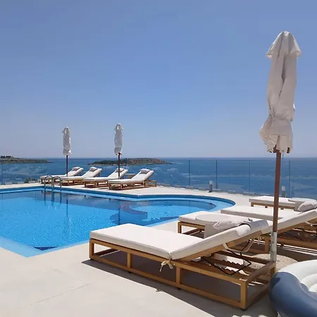 Seawave Villas, By Hellocrete