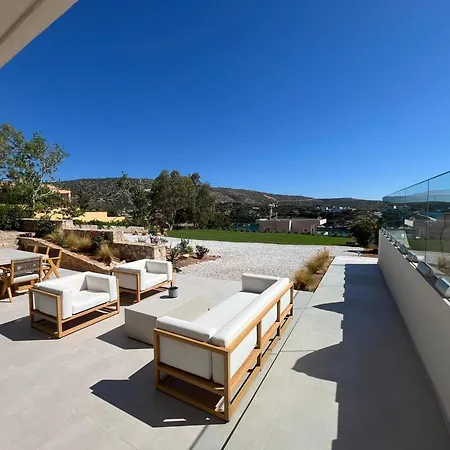 Seawave Villas, By Hellocrete Villa *