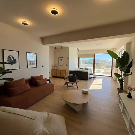 Seawave Villas, By Hellocrete Villa