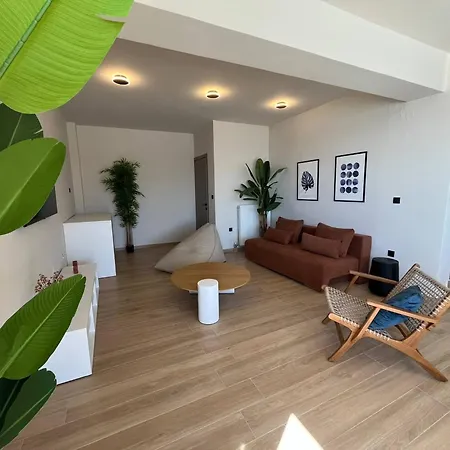 Seawave Villas, By Hellocrete Villa