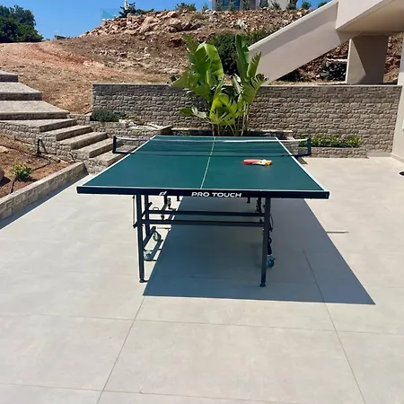 Seawave Villas, By Hellocrete Villa *