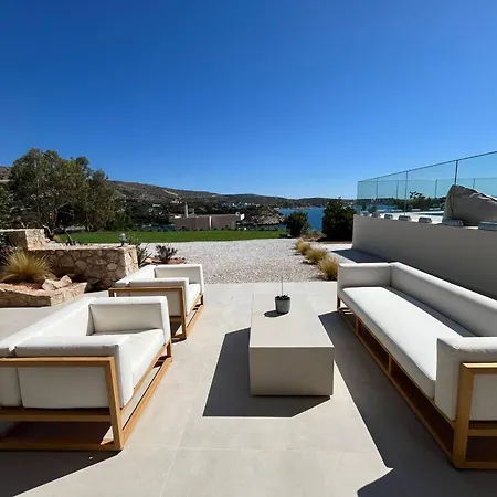 Seawave Villas, By Hellocrete Villa *