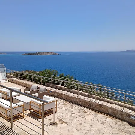 Seawave With Heated Pools, By Hellocrete Villa