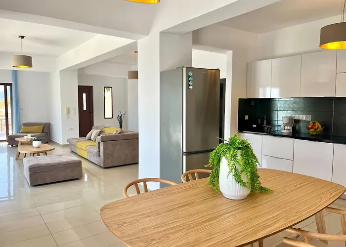 Seawave With Heated Pools, By Hellocrete *