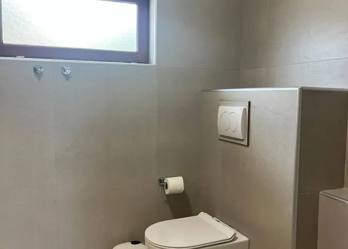 Seawave With Heated Pools, By Hellocrete 干尼亞